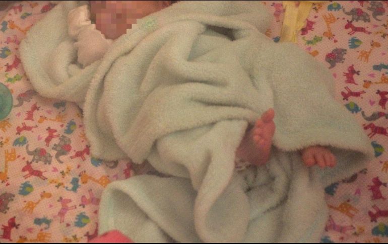 En Pakistán, un país muy conservador y patriarcal, tener un niño constantemente se ve como un buen augurio, ya que se cree que puede asegurar mejor el futuro financiero de sus padres que una niña. AP / ARCHIVO