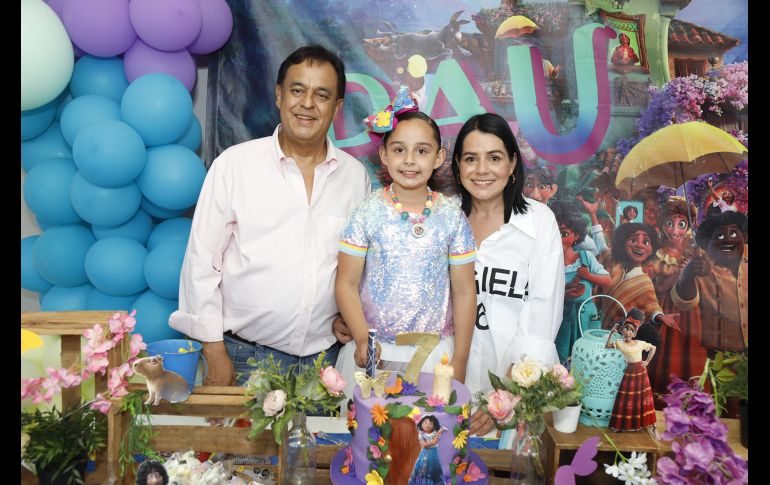 Salvador Cosío Gaona, Paulina Cosío Corella y Paulina Corella. GENTE BIEN JALISCO/CLAUDIO JIMENO