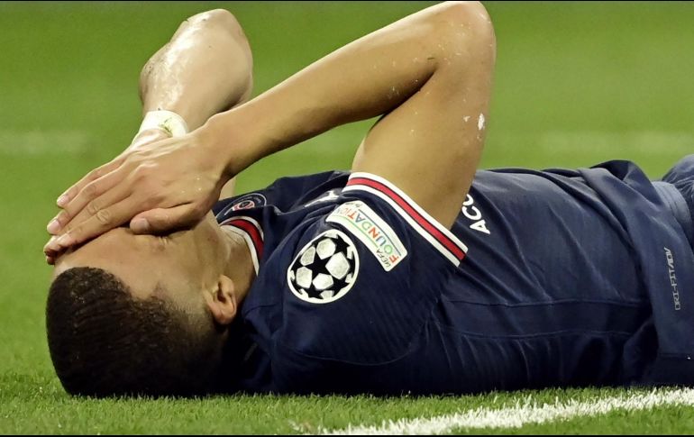 El futuro del futbolista con el PSG es incierto, pero Mbappé demuestra solidaridad con los parisienses sobre el partido perdido de la Champions League. AFP / J. Soriano