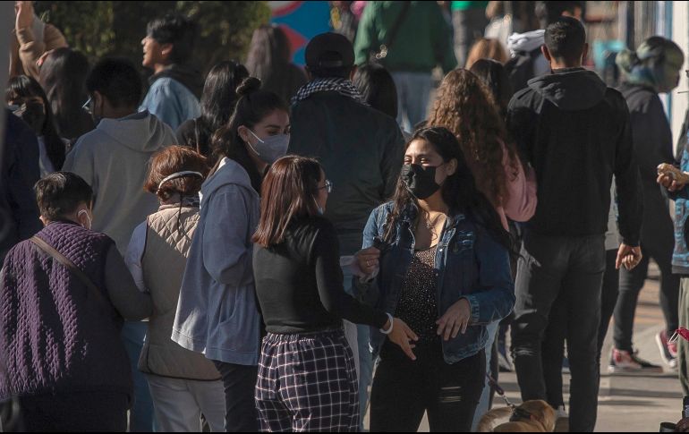La ocupación media de camas generales en hospitales mexicanos se sitúa en un 13% y la de terapia intensiva en un 9% con tendencia a la baja. EFE / I. Esquivel