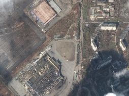 El ejército ruso tiene un cerco sobre varias de las grandes ciudades ucranianas, y continúan con los bombardeos. EFE/ MAXAR TECHNOLOGIES HANDOUT