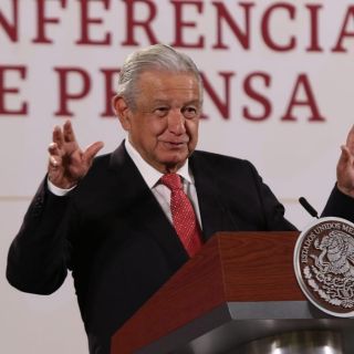Le llueven críticas y memes a AMLO por su respuesta al Parlamento Europeo