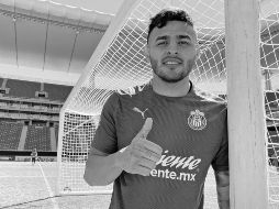 Sin colores. Chivas y América lanzaron una campaña hacia sus aficionados para asistir de blanco al Akron. TWITTER/@chivas