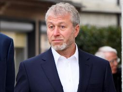 Los activos de Roman Abramovich quedan congelados, por lo que el equipo no puede generar ningún tipo de ingreso a través de la venta de entradas, mercancía y por operaciones de jugadores. EFE / ARCHIVO