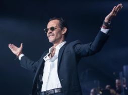 Marc Anthony se hincó y besó al escenario del Palacio de los Deportes. TWITTER / @ocesa_total