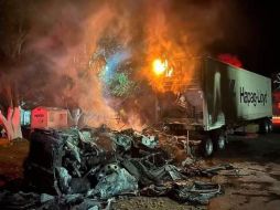 Dos vehículos de carga fueron incendiados intencionalmente esta semana en Tamazula y hay un fuerte operativo de seguridad en la zona. ESPECIAL