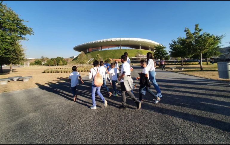 También al Estadio Akron han acudido niños de la Fundación Jorge Vergara. EL INFORMADOR/A. Navarro