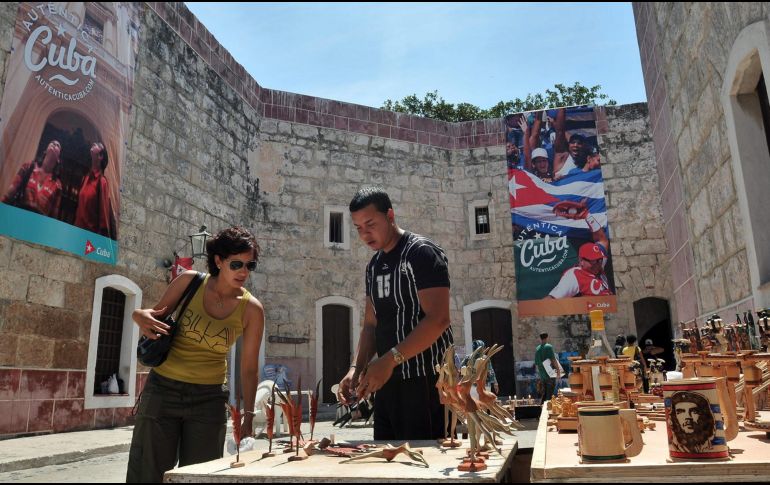 Se estima que este año viajen a la isla unos 2.5 millones de visitantes internacionales, que deberían aportar cerca de mil 159 millones de dólares. EFE/Archivo