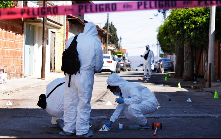 La Fiscalía, en el acuerdo, ofrece la cantidad de 100 mil pesos a quien o quienes, proporcione información que ayude a la captura de cada uno de los implicados. AP / ARCHIVO