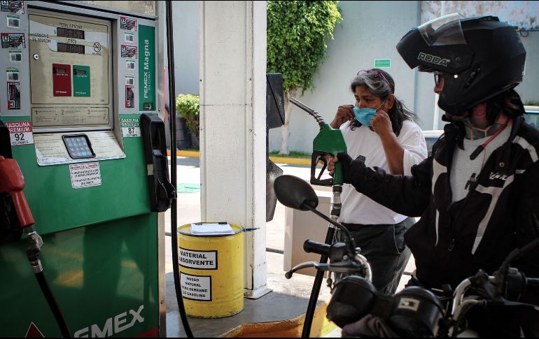 Sheffield explica que al corte del 10 de marzo, el precio internacional del barril de petróleo fue de 102 dólares con 49 centavos, con lo que empieza una baja, en comparación con la semana previa, 