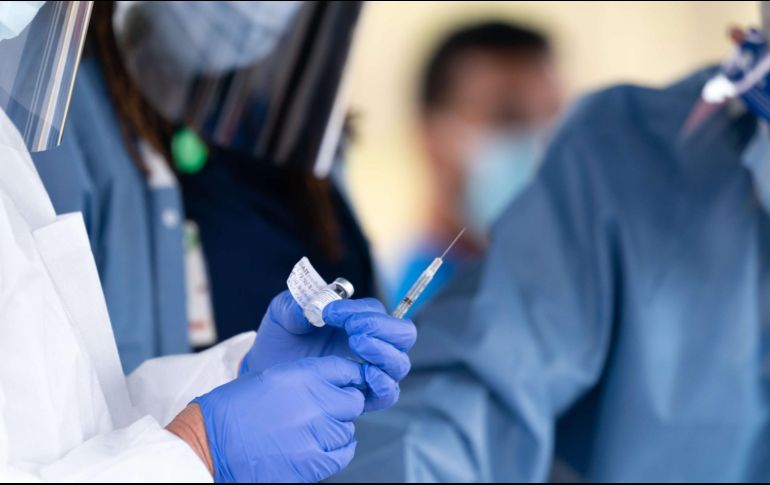 Pfizer es una de las farmacéuticas que produce la vacuna contra el COVID-19, aunque no posee ni opera centros de producción en Rusia. AFP / ARCHIVO