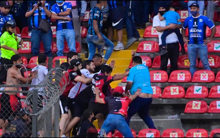 La violencia que surgió entre porras en el partido Querétaro vs Atlas dejó 26 heridos. IMAGO7 / ARCHIVO
