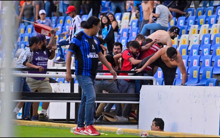 Las autoridades continúan con las investigaciones para dar con todos los responsables de los hechos que empañaron la imagen del fútbol mexicano. IMAGO7