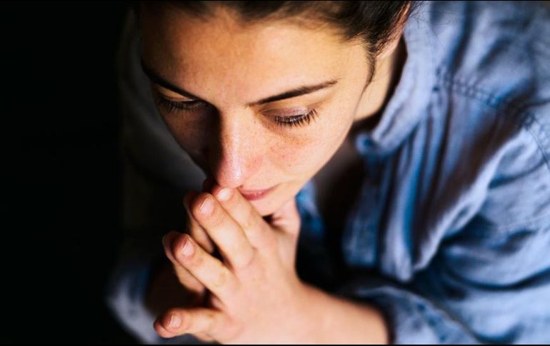 Desde la frustración laboral a la responsabilidad excesiva por problemas globales: son muchas las razones que influyen en el bienestar emocional y mental de los jóvenes. GETTY IMAGES