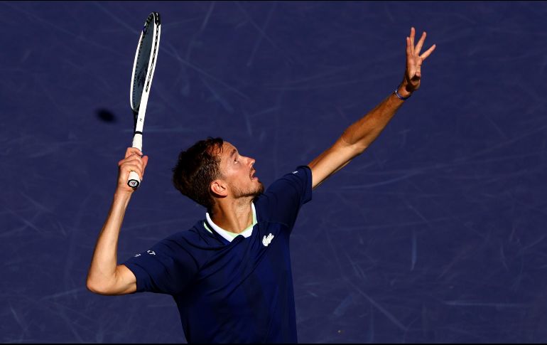 Daniil Medvedev corre peligro de quedar fuera de Wimbledon, ya que el gobierno británico y el All England Club dialogan sobre vetar a los tenistas rusos y bielorrusos si estos no demuestran su rechazo a Vladimir Putin. AFP / C. Brunskill