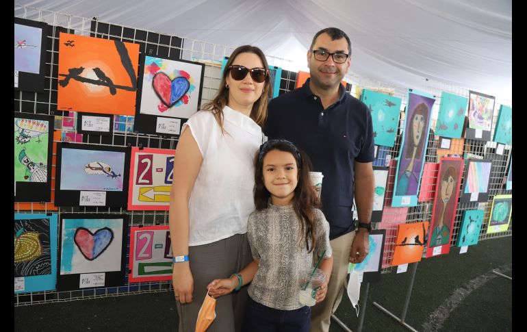 Lorena Lascano, María Paula y Diego Rengifo. GENTE BIEN JALISCO/Claudio Jimeno