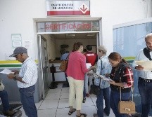 Cualquier persona que conduzca un vehículo automotor y sea mayor de 18 años debe hacer el trámite para obtener la licencia de conducir. EL INFORMADOR/ARCHIVO