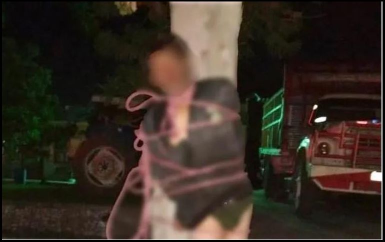 El sujeto fue desnudado y amarrado a un árbol para posteriormente ser entregado a las autoridades. ESPECIAL