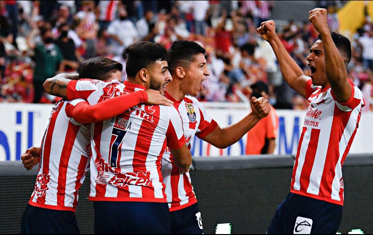Seis victorias, cuatro empates y sólo tres derrotas de Liga MX es el saldo de Chivas en sus 13 enfrentamientos contra Atlas. IMAGO7