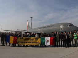 El viaje de ida fue aprovechado para trasladar 1.5 toneladas de artículos de ayuda humanitaria para los ucranianos que huyen de la invasión rusa. TWITTER/SRE_mx