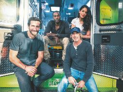 Talento. En una foto para la historia, vemos a Jake Gyllenhaal (abajo a la izquierda), Yahya Abdul-Mateen II (arriba a la izquierda), Eiza González (arriba a la derecha) y al director, Michael Bay (abajo a la derecha). Cortesía/ Universal Pictures