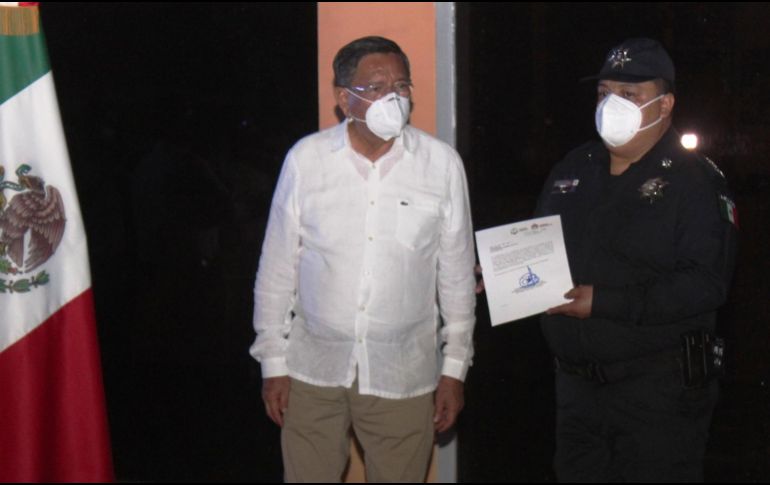 Por más de cuatro décadas, Luis Alberto Michel (i) se dedicó a la docencia. TWITTER/@SCVallarta