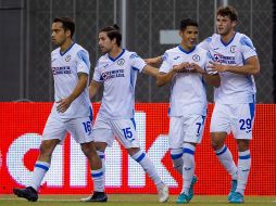 FACTOR. “El Brujo” celebra su anotación junto a Santiago Giménez (derecha) e Ignacio Rivero (izquierda) en el Estadio Olímpico de Montreal. @cruzazul