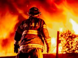 Bomberos de toda la Zona Metropolitana trabajaron para controlar el fuego. EL INFORMADOR/G. Gallo