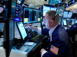 El Dow Jones avanzó un 1.23% a 34 mil 480.76 puntos al cierre del jueves. AP/R. Drew