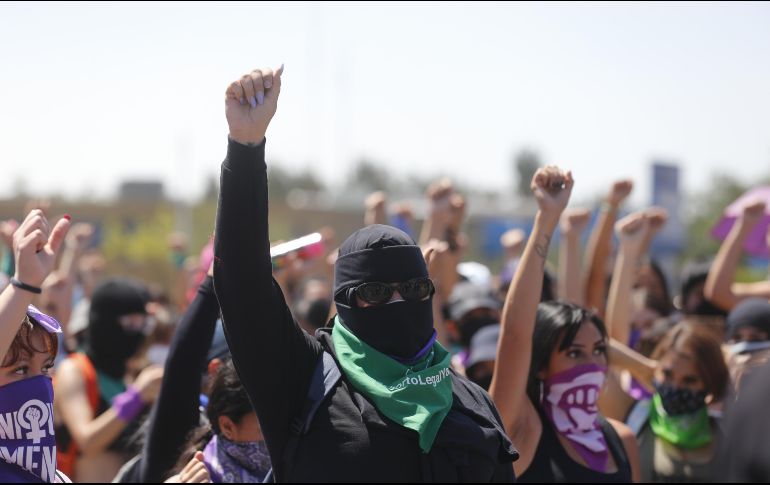 El pasado 8 de marzo miles de mujeres se manifestaron en múltiples ciudades del país, siendo la marcha de la Ciudad de México la más activa con 75 mil asistentes. EFE/F. Guasco