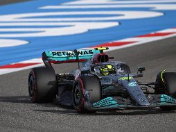 Lewis Hamilton, en búsqueda del récord de su octava corona mundial, respondió con un silencio teatral antes de decir alguna palabra. AFP / O. Kose