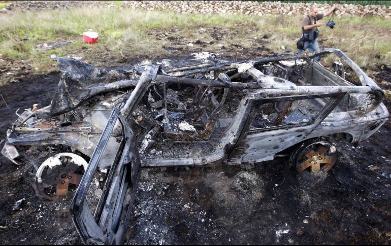 Conductores de otras unidades bajaron a prestarles auxilio y trasladaron al varón gravemente lesionado por quemaduras, el cual falleció en un hospital. NTX / ARCHIVO