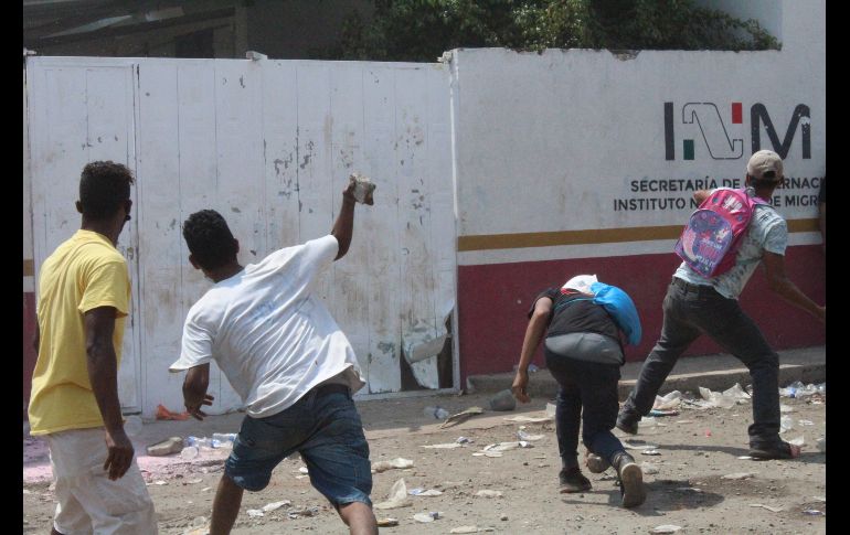 Este incidente dejó al menos una decena de heridos, que presentaban lesiones por proyectiles. EFE/J. Blanco