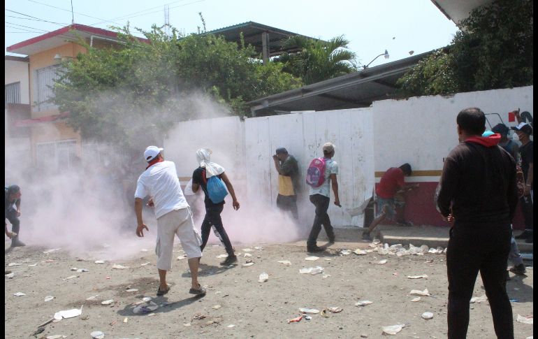 Este incidente dejó al menos una decena de heridos, que presentaban lesiones por proyectiles. EFE/J. Blanco