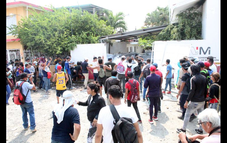 Este incidente dejó al menos una decena de heridos, que presentaban lesiones por proyectiles. EFE/J. Blanco