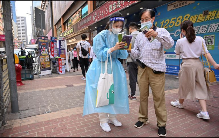 Autoridades de Salud de China informaron cuatro mil 051 nuevos casos hoy sábado, en descenso respecto a los cuatro mil 365 notificados en el día anterior. AFP / P. Parks