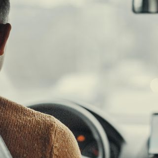 ¡Estaba ebria! Mujer casi paga exorbitante cifra a taxi para ir a ayudar a Ucrania