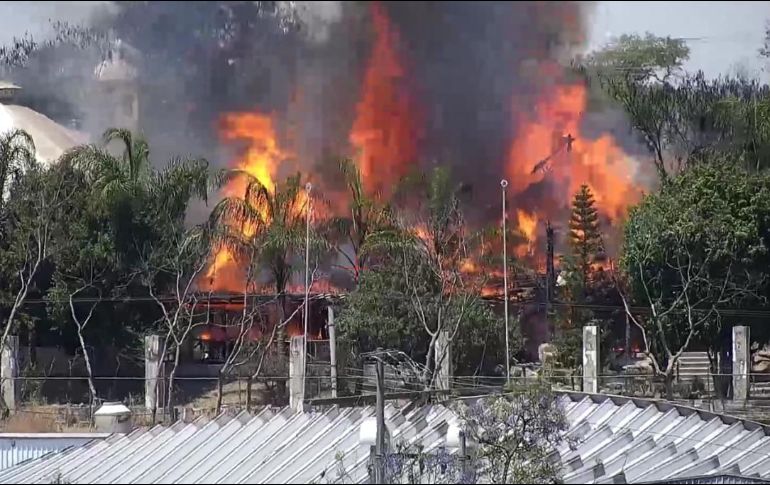 Consideran que el siniestro pudo haber iniciado a causa del incendio de pastizal en un lote baldío cercano. ESPECIAL