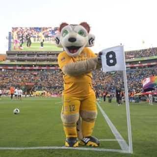 ¡Emotivo! Rinden homenaje a Tomás Boy en el Clásico Regio