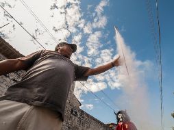 Testigos afirman que alguien aventó un cuete a la camioneta para que explotara el resto, lo que ya es investigado por las autoridades. EL INFORMADOR / ARCHIVO