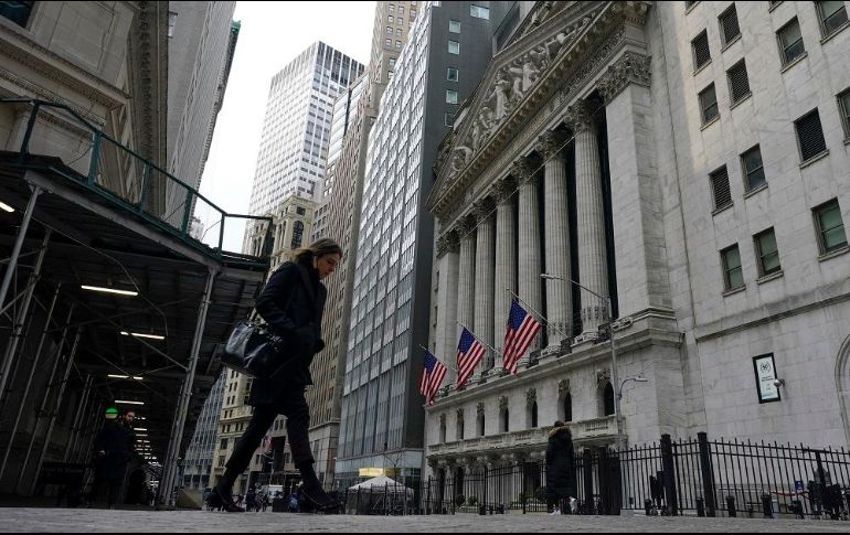 Las empresas tecnológicas fueron las que más cayeron en la sesión de este lunes. AP/S. Wenig