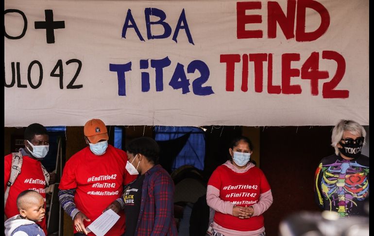 Activistas y migrantes participaron en una marcha pacífica que se dirigió hacia el puerto fronterizo de San Ysidro. EFE/J. Terriquez