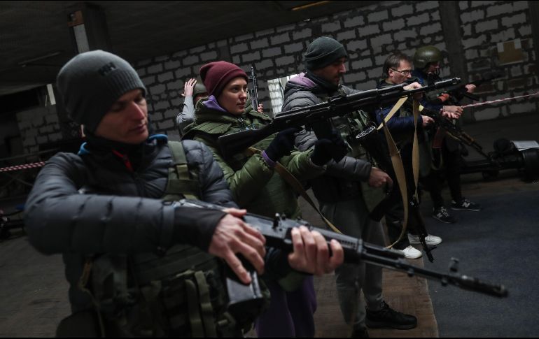 El Fondo Europeo en Apoyo de la Paz ya ha entregado mil millones de euros en armamento. EFE/EPA/SEDAT SUNA