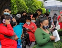 Con base en la tendencia de Europa, especialistas pueden predecir cuándo se registraría otro pico de contagios en México. EFE