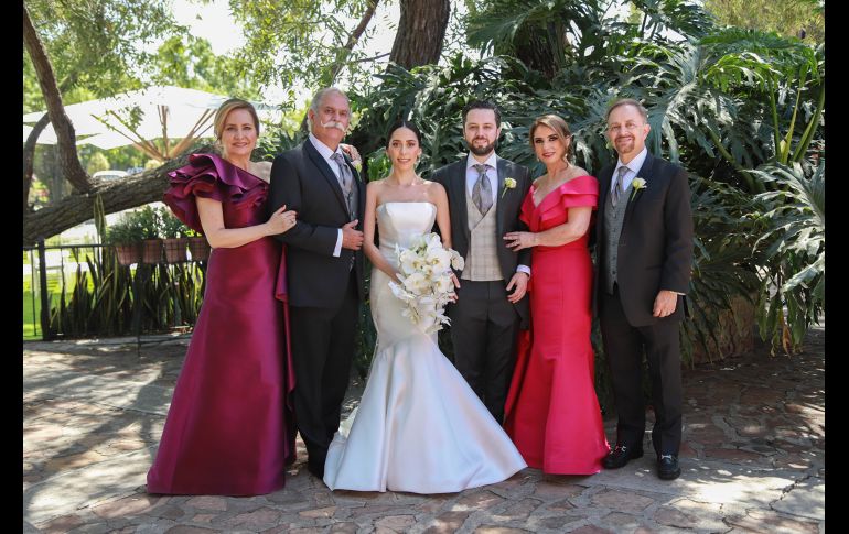 Carmen Hoyos, Marcos Sánchez, Estefanía Sánchez, Carlos Muñoz, Carmen Bañuelos y Carlos Muñoz. GENTE BIEN JALISCO/Antonio Martínez