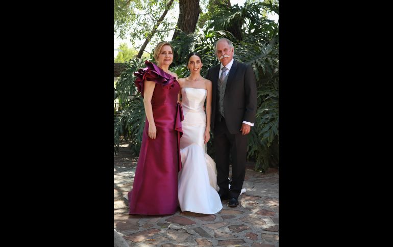Carmen Hoyos, Estefanía Sánchez y Marcos Sánchez. GENTE BIEN JALISCO/Antonio Martínez