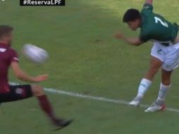 Debido a la gravedad de la lesión, Lautaro fue retirado de la cancha en camilla y trasladado de inmediato en ambulancia al hospital. ESPECIAL