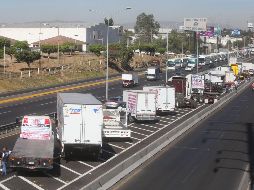 Hacia las 19:00 horas, la delegación Jalisco de la AMOTAC informó que se retiraba de los puntos de protesta a marcha lenta. EL INFORMADOR/G. Gallo