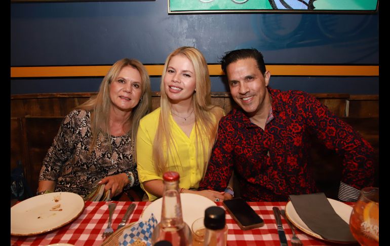 Leslie Olivera, Leslie Legourtois y Jorge Coronado. GENTE BIEN JALISCO/Antonio Martínez