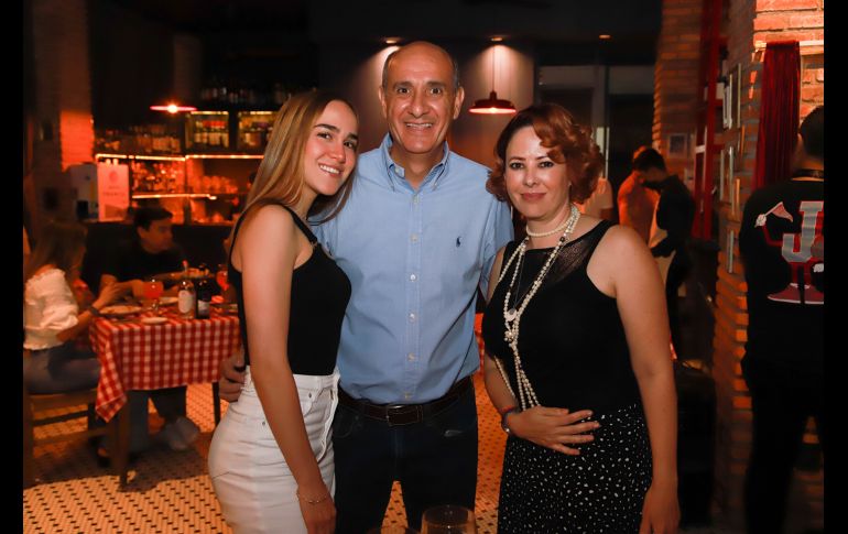 Isabella Marti, Enrique Marti y Miroslava Martín. GENTE BIEN JALISCO/Antonio Martínez
